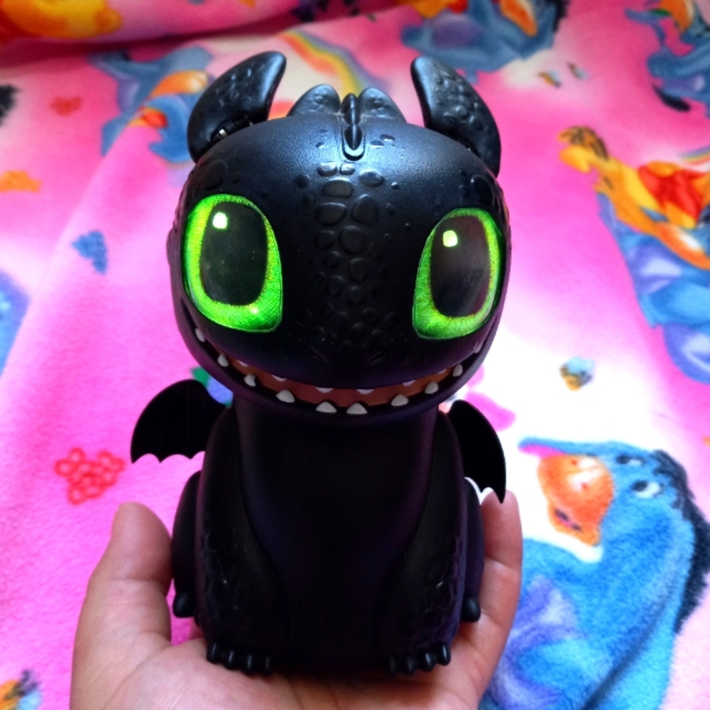 Dreamworks Dragon Interactive Flying Toothless with Lights and sounds